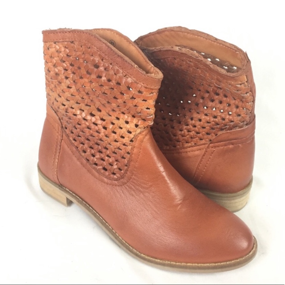Seychelles | weekender ankle boot woven